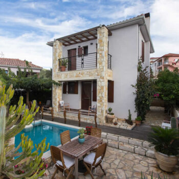 Rental Villa Cactus, with a swimming pool and a view to the Ionian sea at a close distance, in Syvota village, Thesprotia, Greece. Both Aktion - Preveza and Corfu airports are less than an hour and a half away!